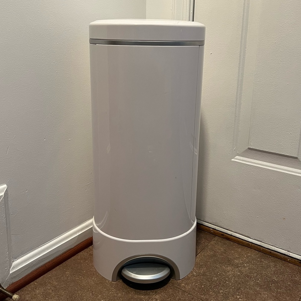 Diaper pail